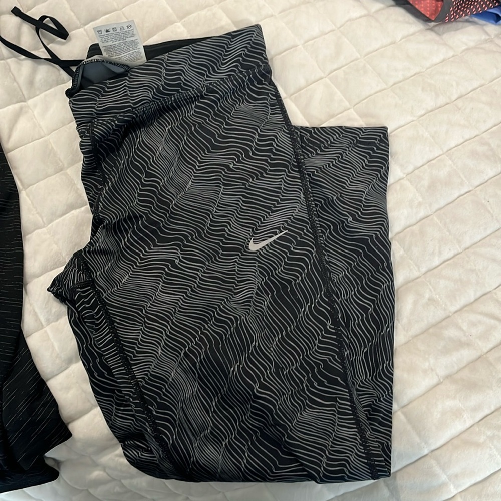 3/4 length Nike work out pants
